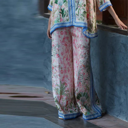 بذلة فاخرة بطبعة نباتية فنية وتصميم مريح