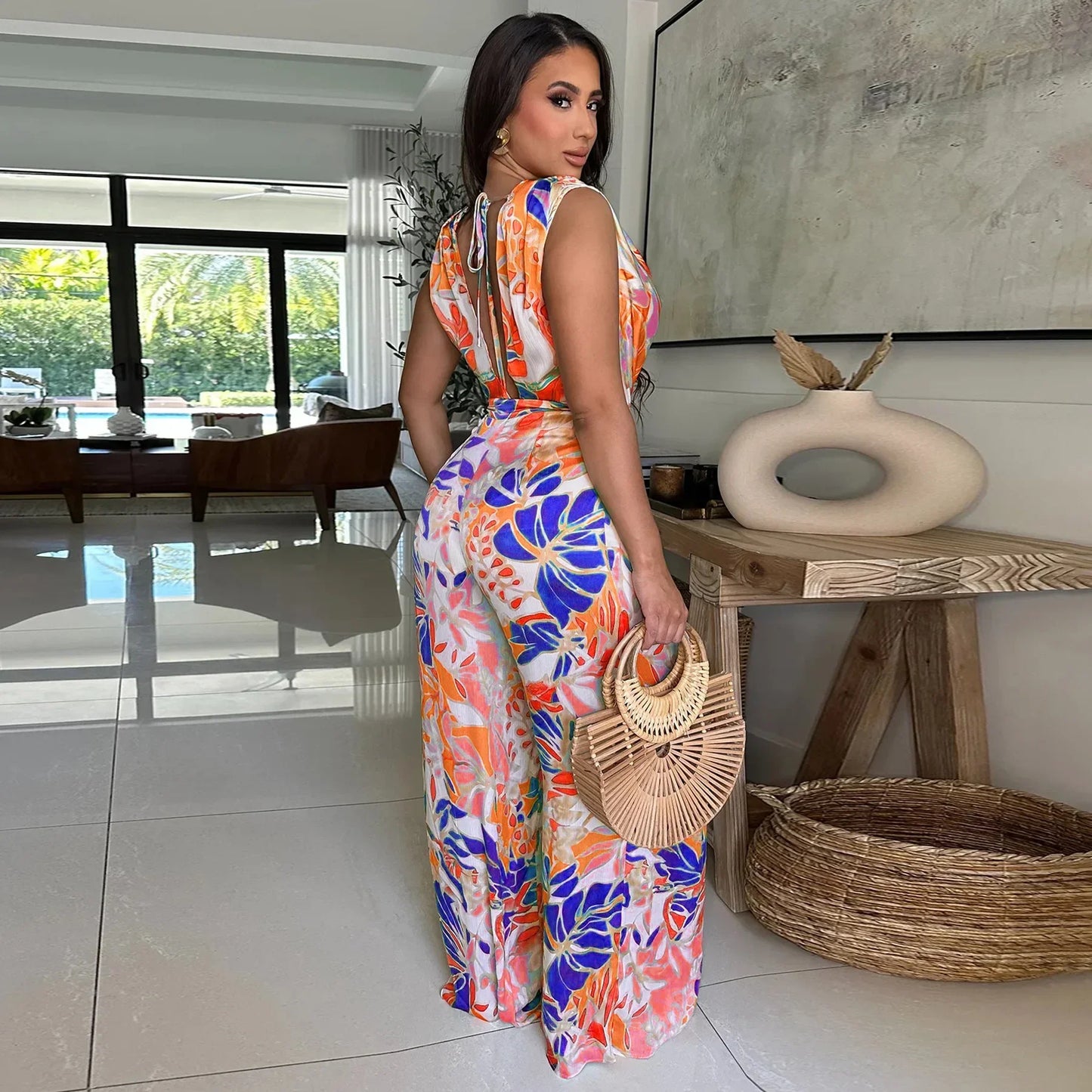 جمبسوت برقبة منسدلة وطبعة فنية نابضة بالحياة