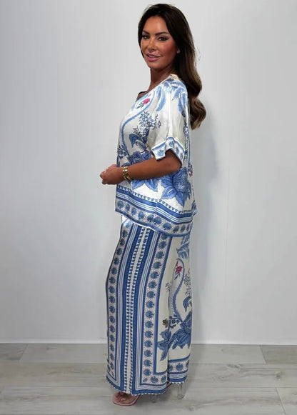 طقم بالازو من الساتان الفاخر بنقشة زرقاء ملكية