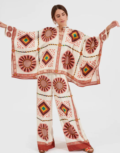 طقم يوريا الفاخر, تحفة فنية من الساتان