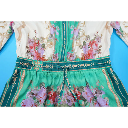 بذلة أنيقة برقبة منخفضة