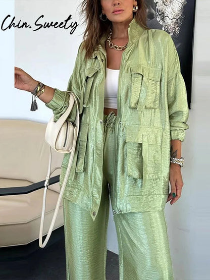 جاكيت وبنطلون واسع لإطلالة عصرية