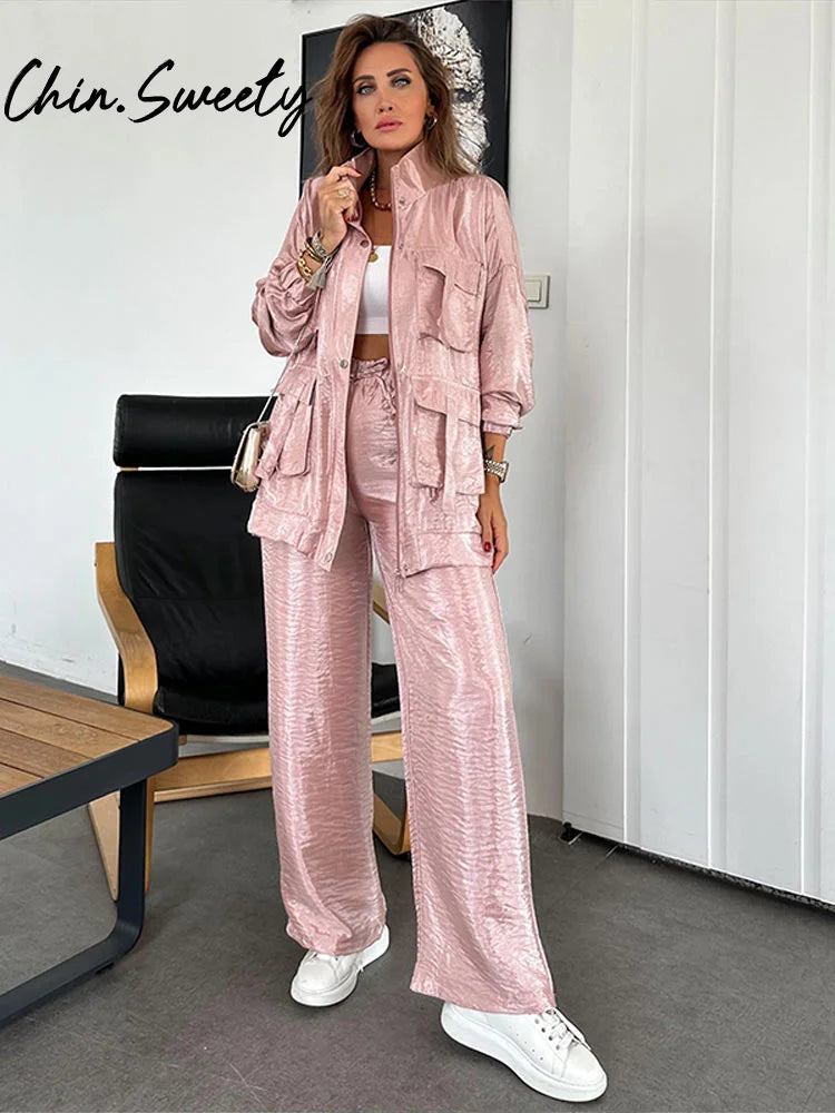 جاكيت وبنطلون واسع لإطلالة عصرية