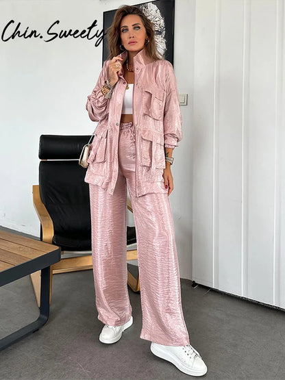 جاكيت وبنطلون واسع لإطلالة عصرية