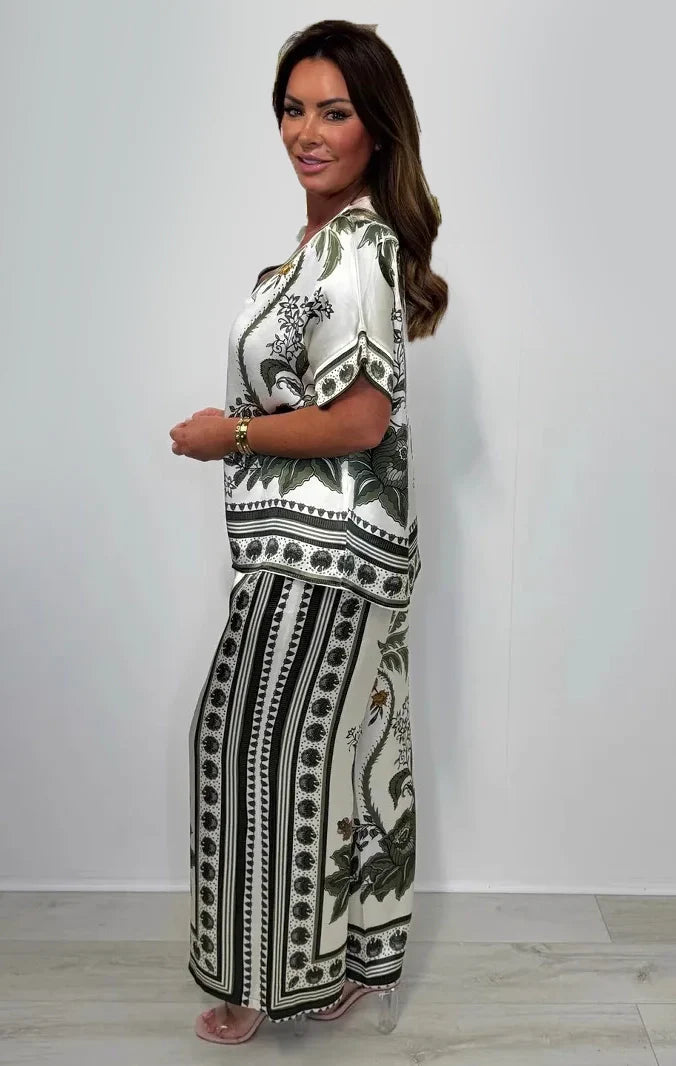 طقم بالازو من الساتان الفاخر بنقشة زرقاء ملكية