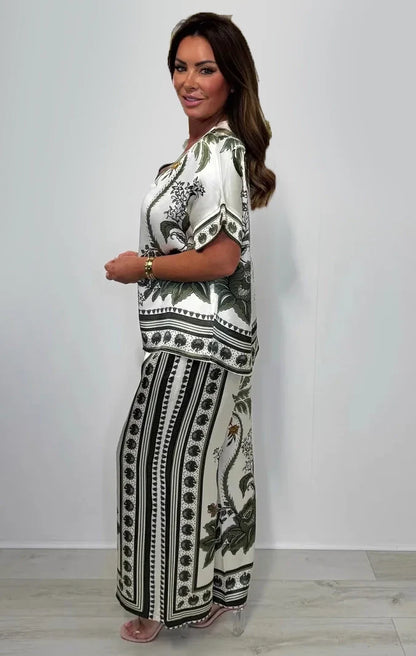 طقم بالازو من الساتان الفاخر بنقشة زرقاء ملكية