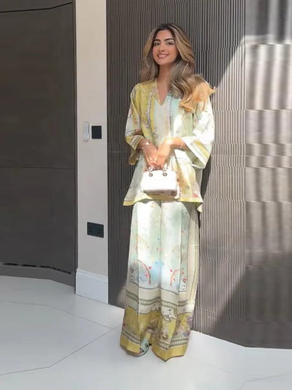 بذلة فاخرة بطبعة نباتية فنية وتصميم مريح