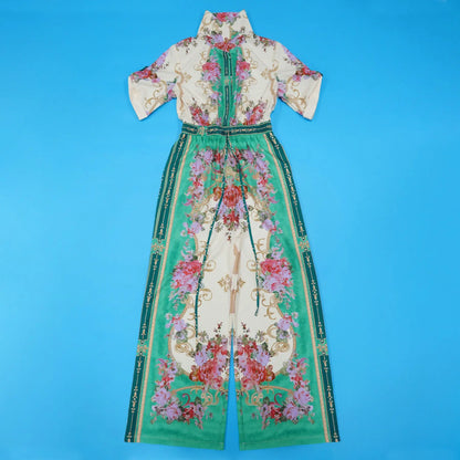 بذلة أنيقة برقبة منخفضة