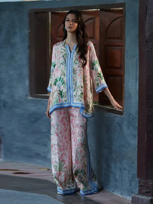 بذلة فاخرة بطبعة نباتية فنية وتصميم مريح