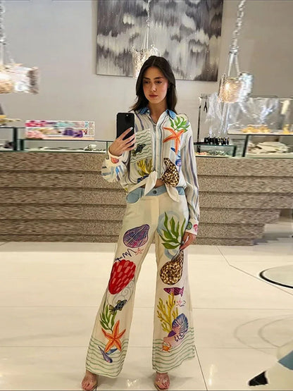 بذلة أنيقة بطبعة مستوحاة من عالم البحار لأجواء الصيف