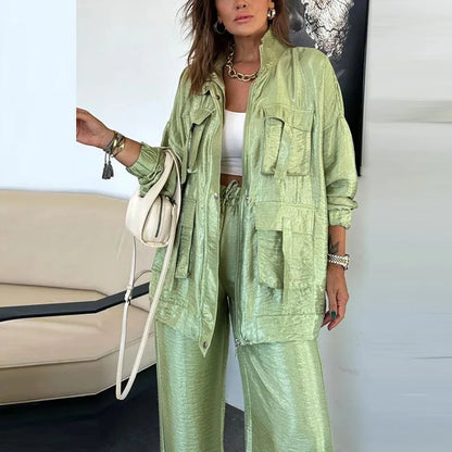 جاكيت وبنطلون واسع لإطلالة عصرية