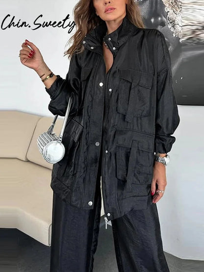 جاكيت وبنطلون واسع لإطلالة عصرية