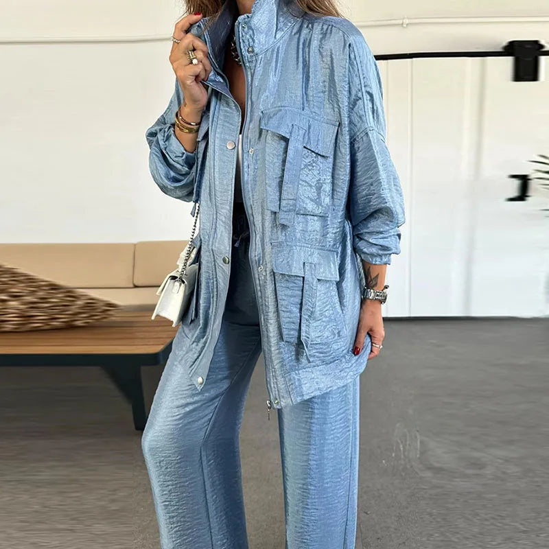 جاكيت وبنطلون واسع لإطلالة عصرية