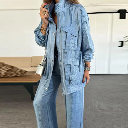 جاكيت وبنطلون واسع لإطلالة عصرية