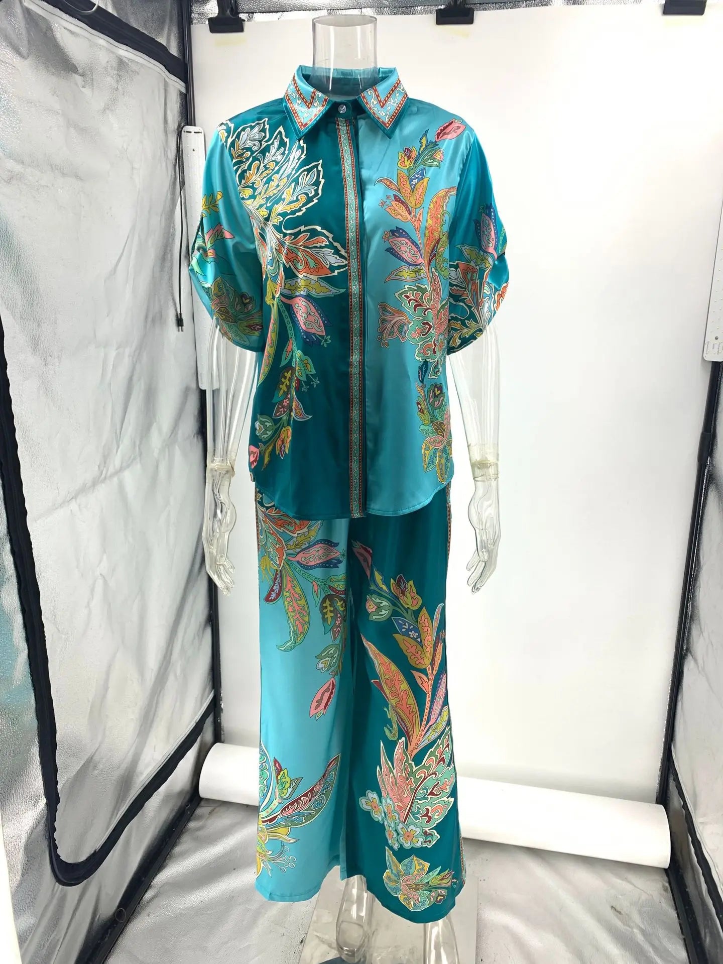 طقم قميص ريترو وبنطال واسع الساق