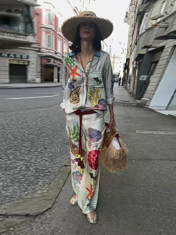 بذلة أنيقة بطبعة مستوحاة من عالم البحار لأجواء الصيف