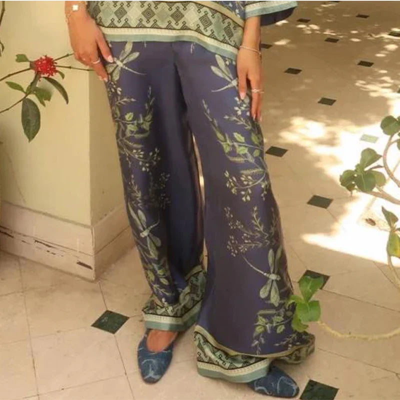 بذلة فاخرة بطبعة نباتية فنية وتصميم مريح