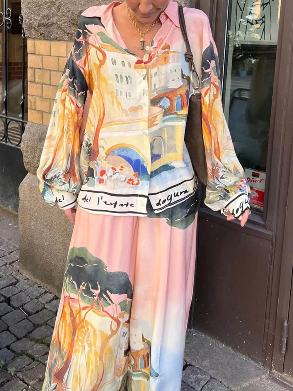 طقم ساتان فضفاض بتصميم لوحة فنية