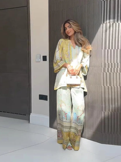 بذلة فاخرة بطبعة نباتية فنية وتصميم مريح