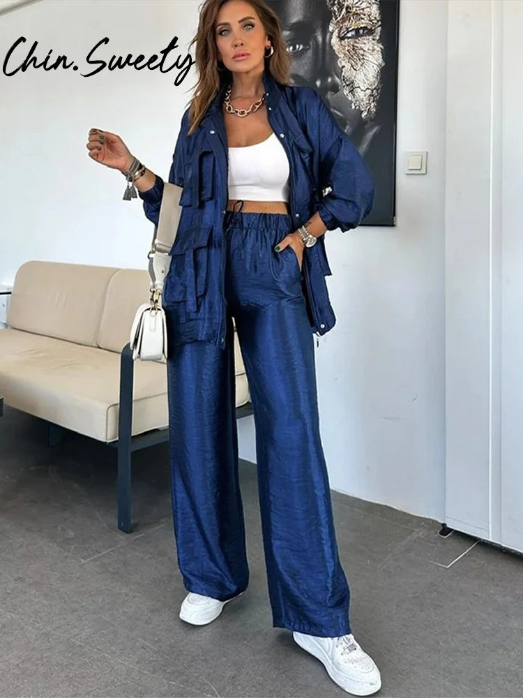 جاكيت وبنطلون واسع لإطلالة عصرية