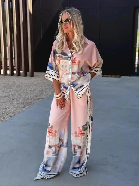 بذلة وردية أنيقة بطبعة جرافيك فنية لإطلالة عصرية