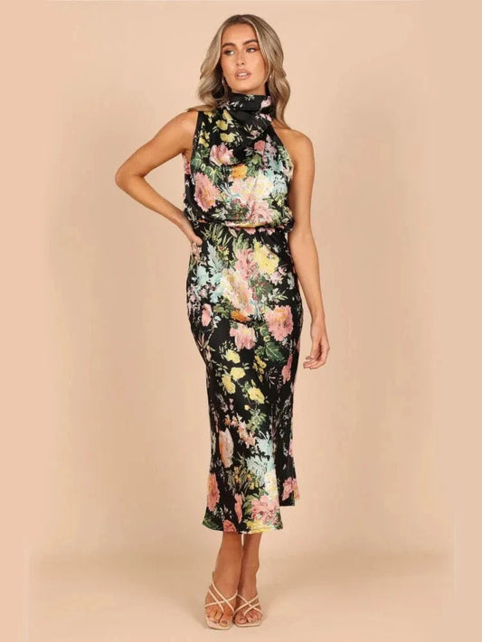 فستان غمد بأشرطة رفيعة وفتحة رقبة مستديرة